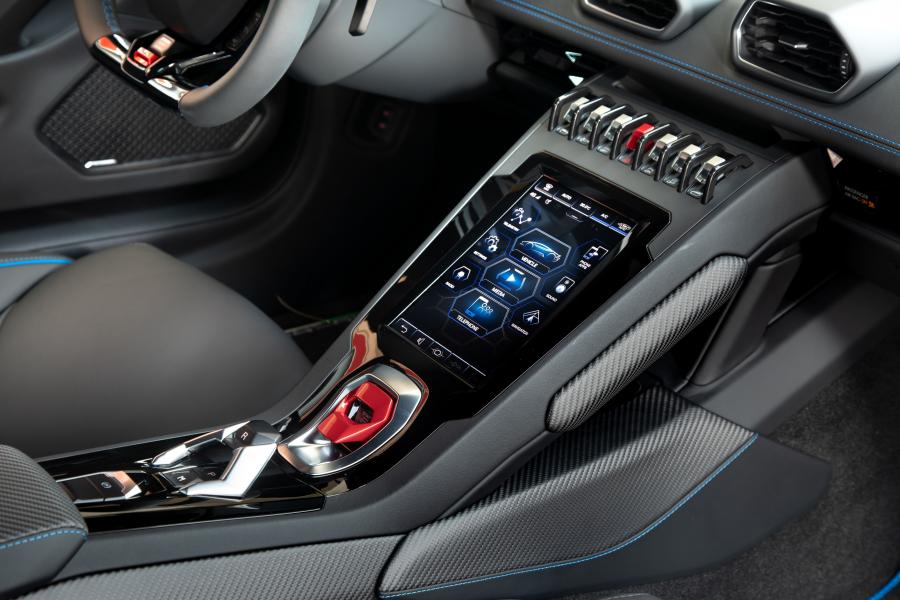 Детали интерьера Lamborghini Huracan EVO (LB724) 2019 года  (фото 40 из 87)
